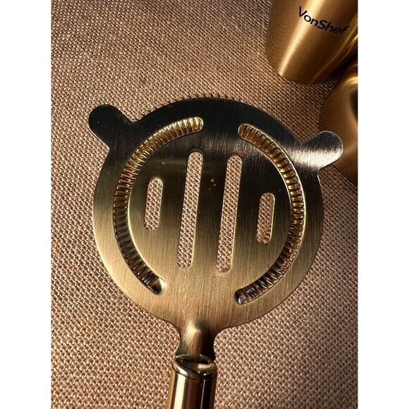 VonShef Brushed Gold Stainless Steel Cocktail Shaker and Strainer - Picture 7 of 12